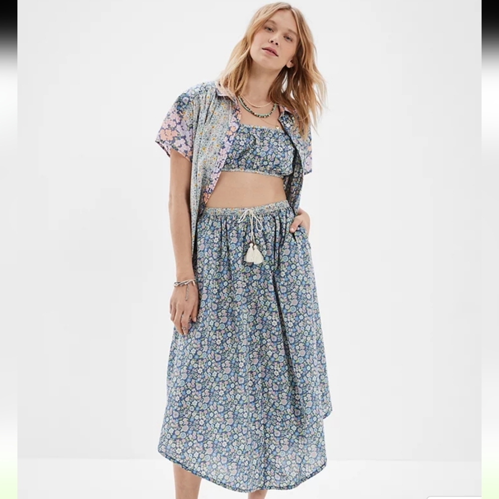 American Eagle Floral Skirt Blue